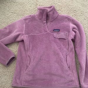 Cute hardly worn Patagonia sweatshirt!!